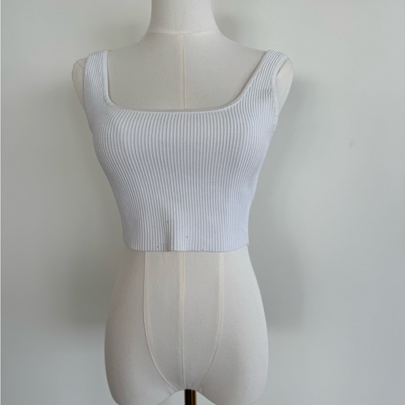 Aritzia Babaton Sculpt Knit Squareneck Cropped Tank Size S | White | Ribbed Top - Picture 4 of 9